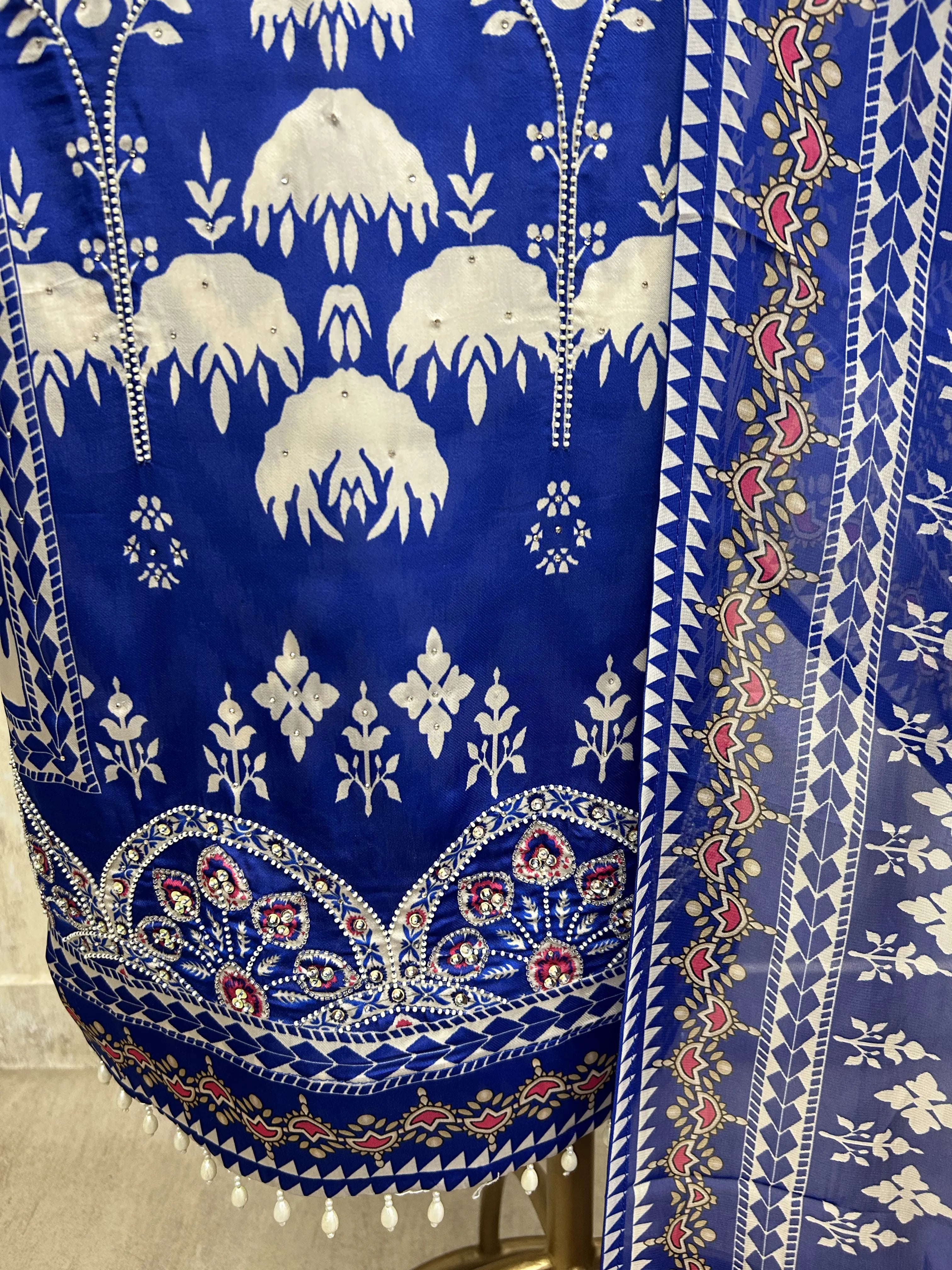 Russian Crepe Unstitched Suit Set Featuring Organza Dupatta