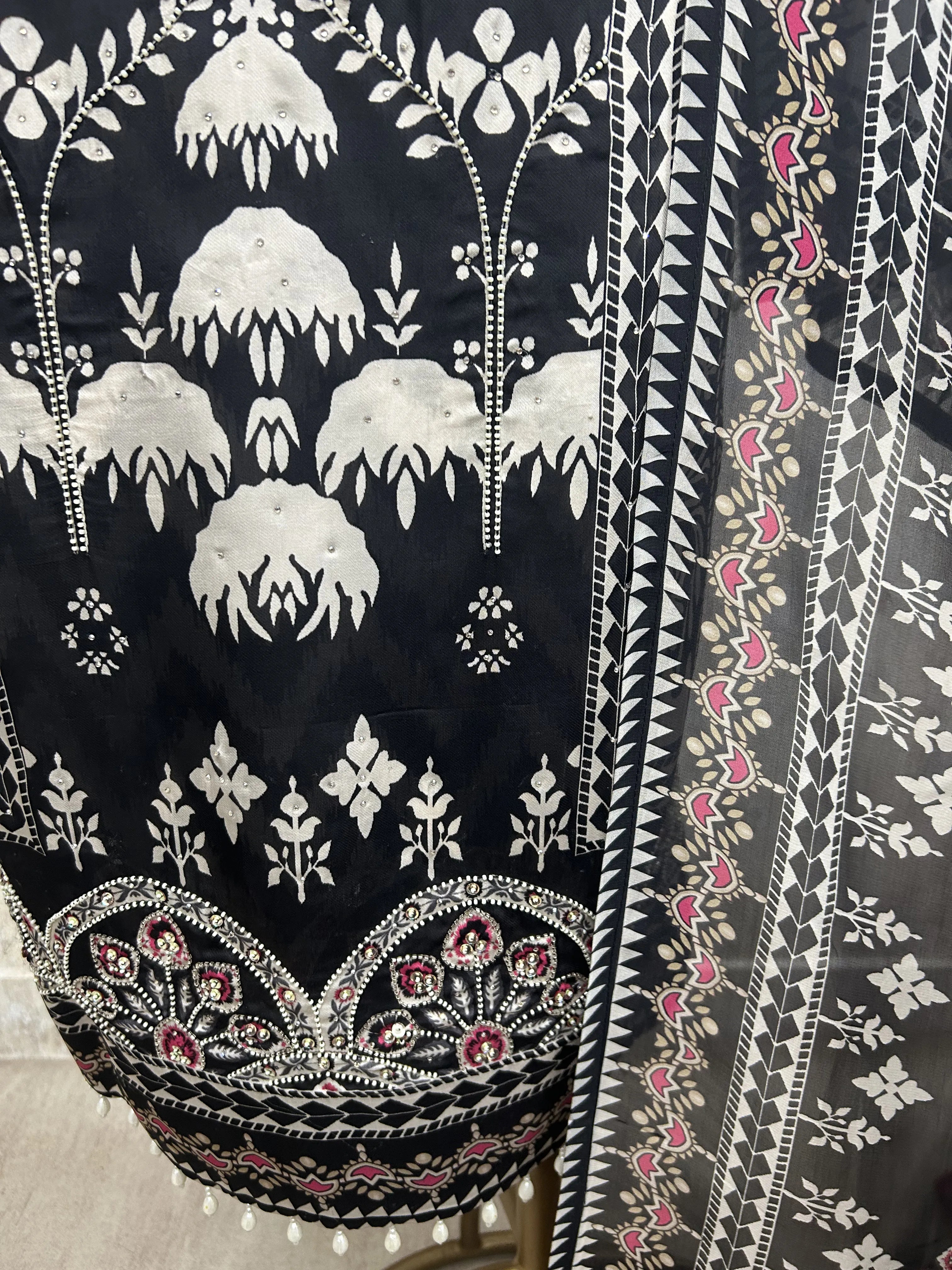 Russian Crepe Unstitched Suit Set Featuring Organza Dupatta
