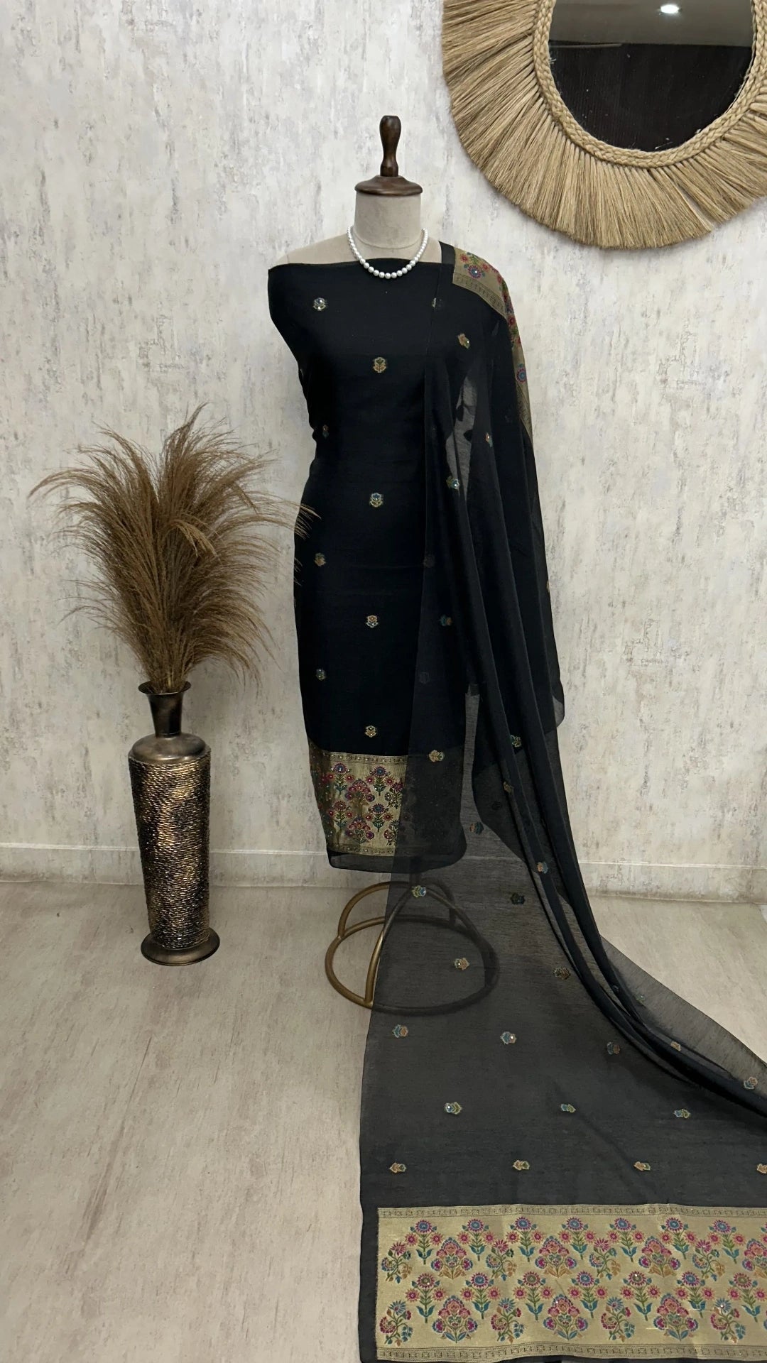 Graceful Maheshwari Unstitched suit