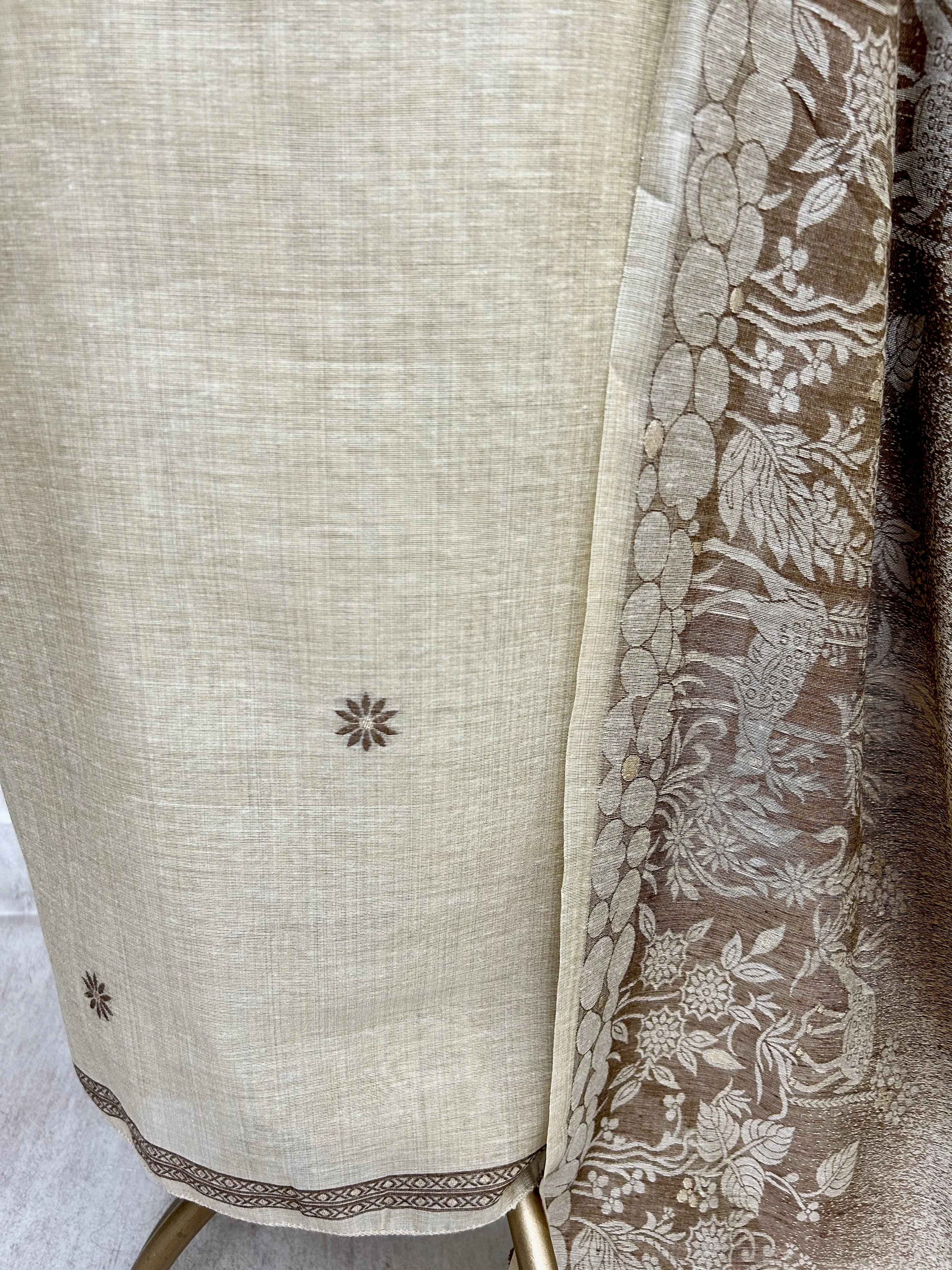 Jamdani Linen Unstitched Suit Set With Deer Motif