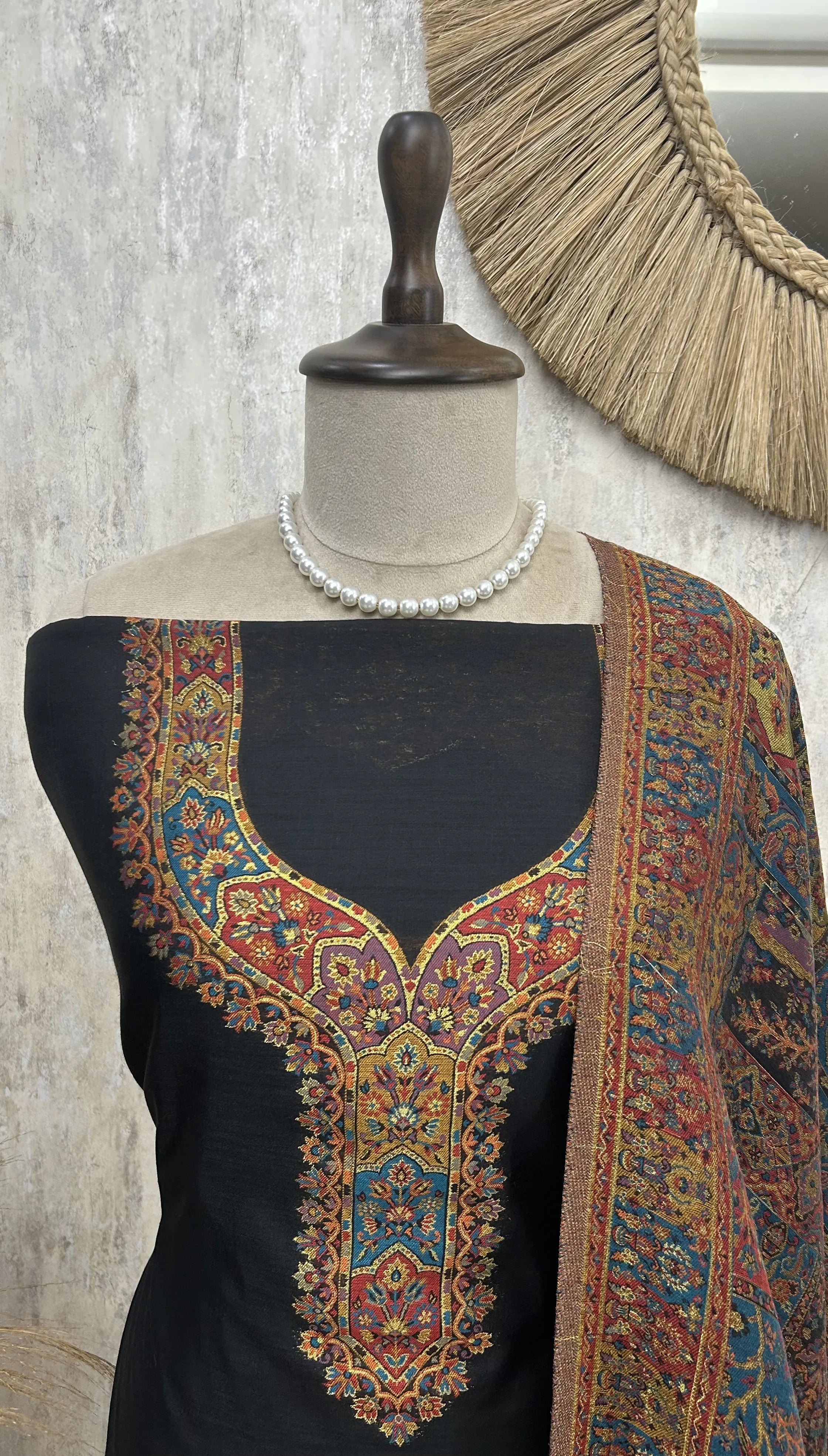 Kani Weaving Unstitched Suit