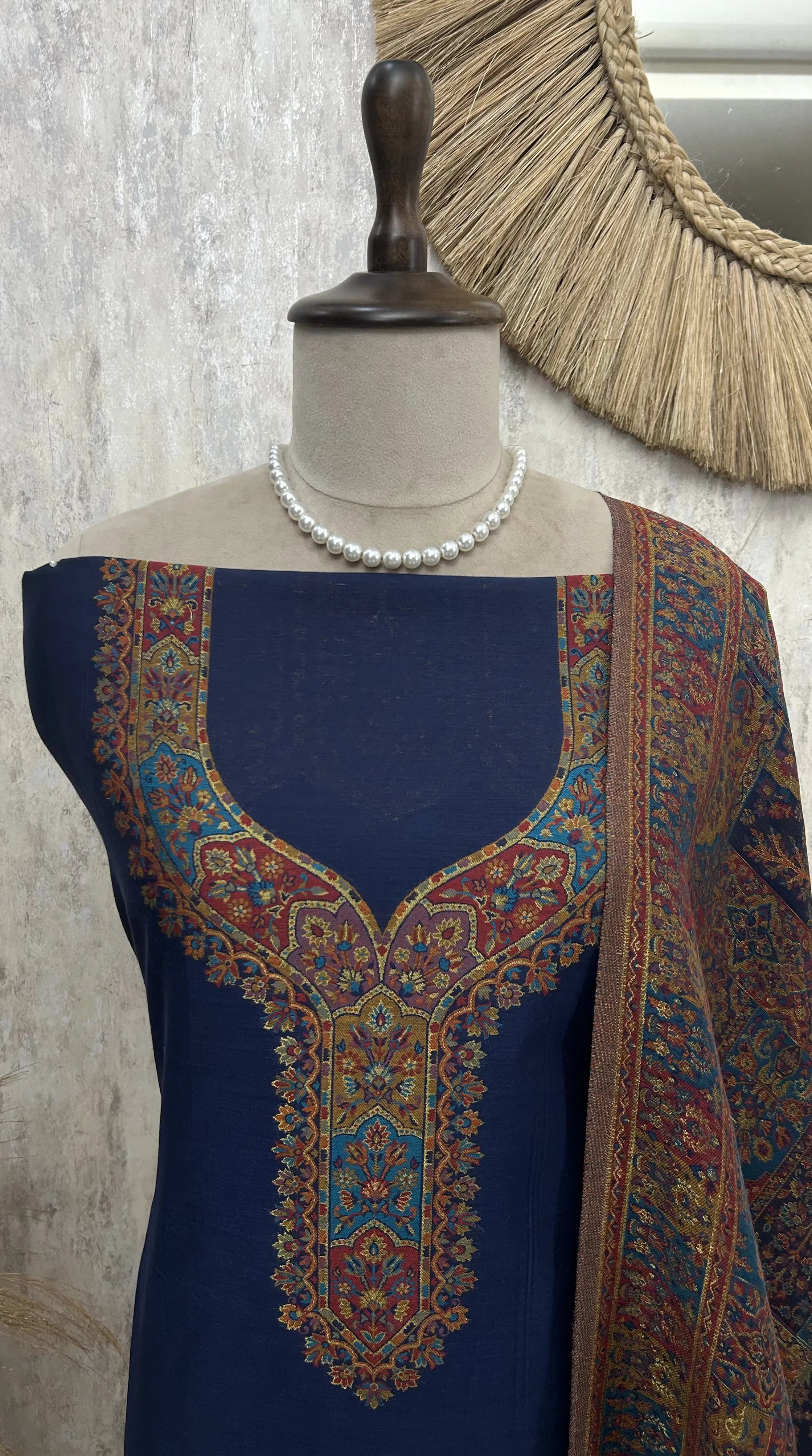 Kani Weaving Unstitched Suit