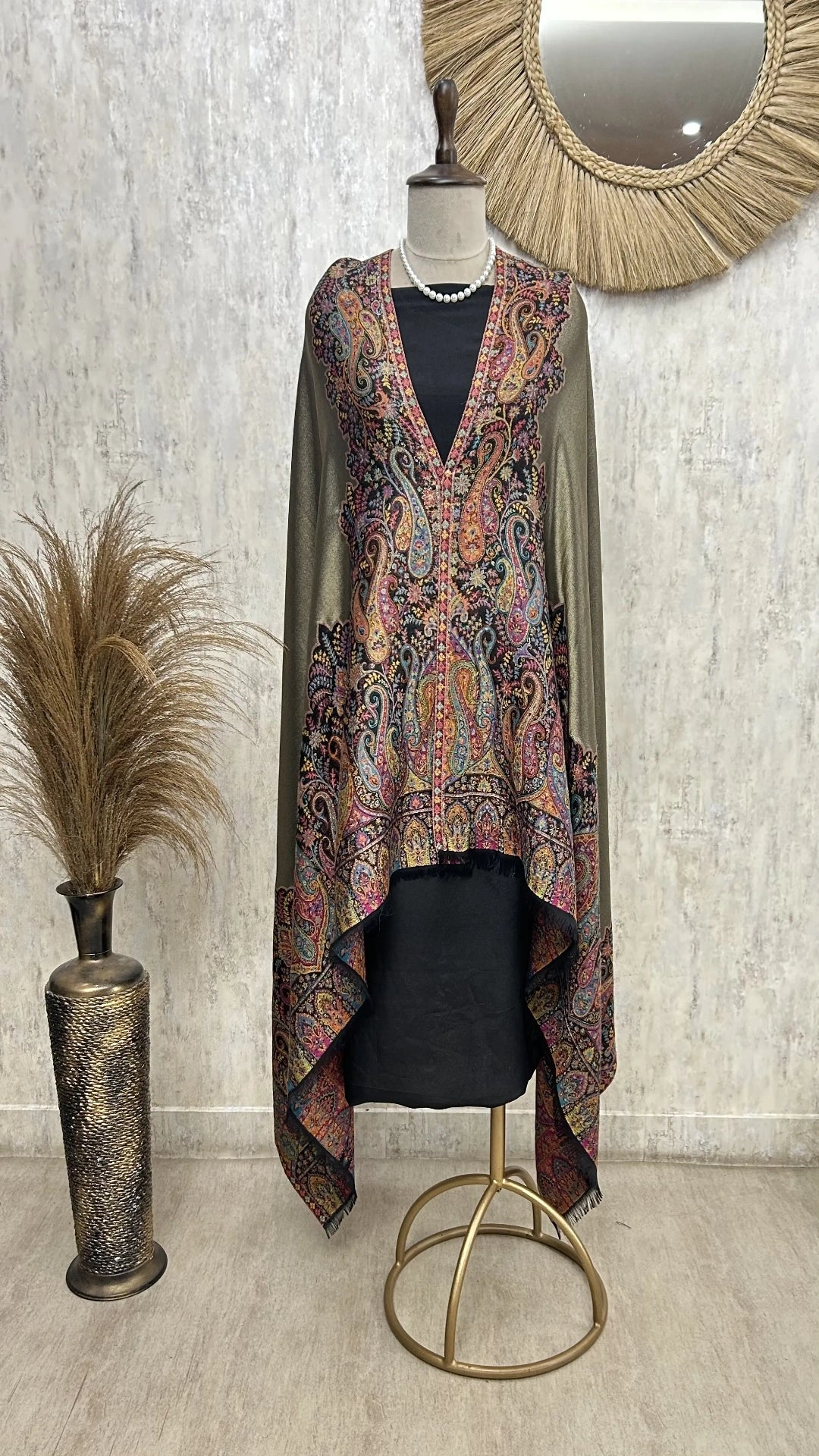 Graceful Reversible Pashmina Shawls