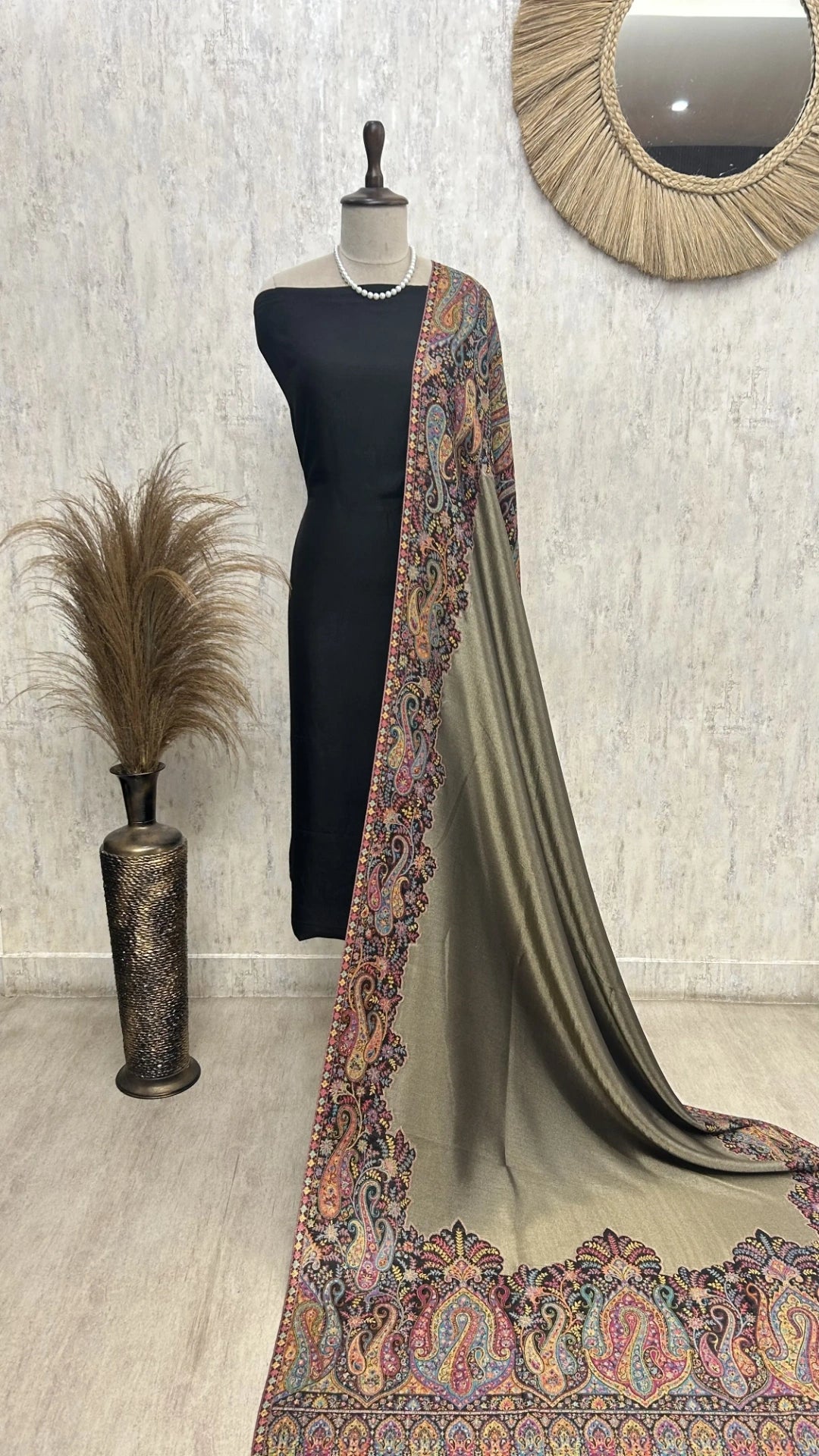 Graceful Reversible Pashmina Shawls