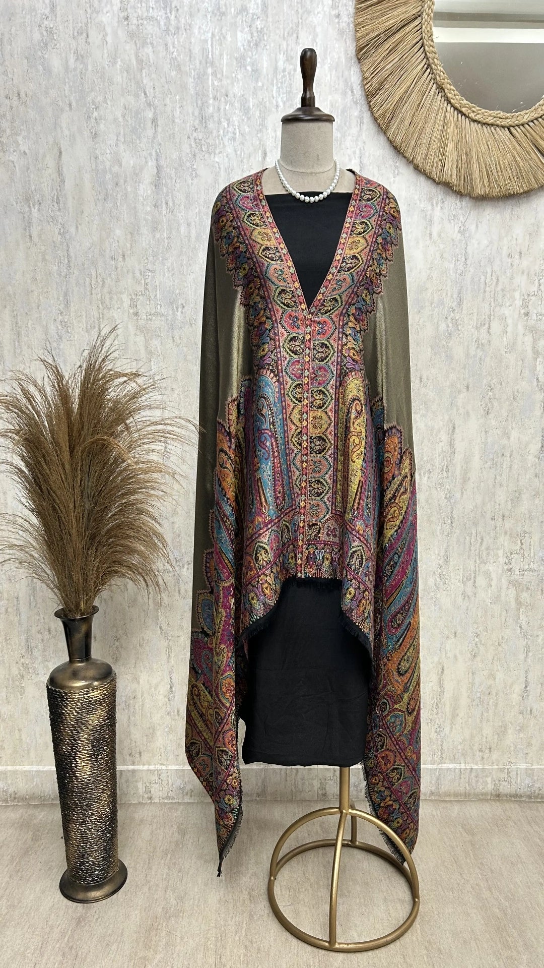 Graceful Reversible Pashmina Shawls