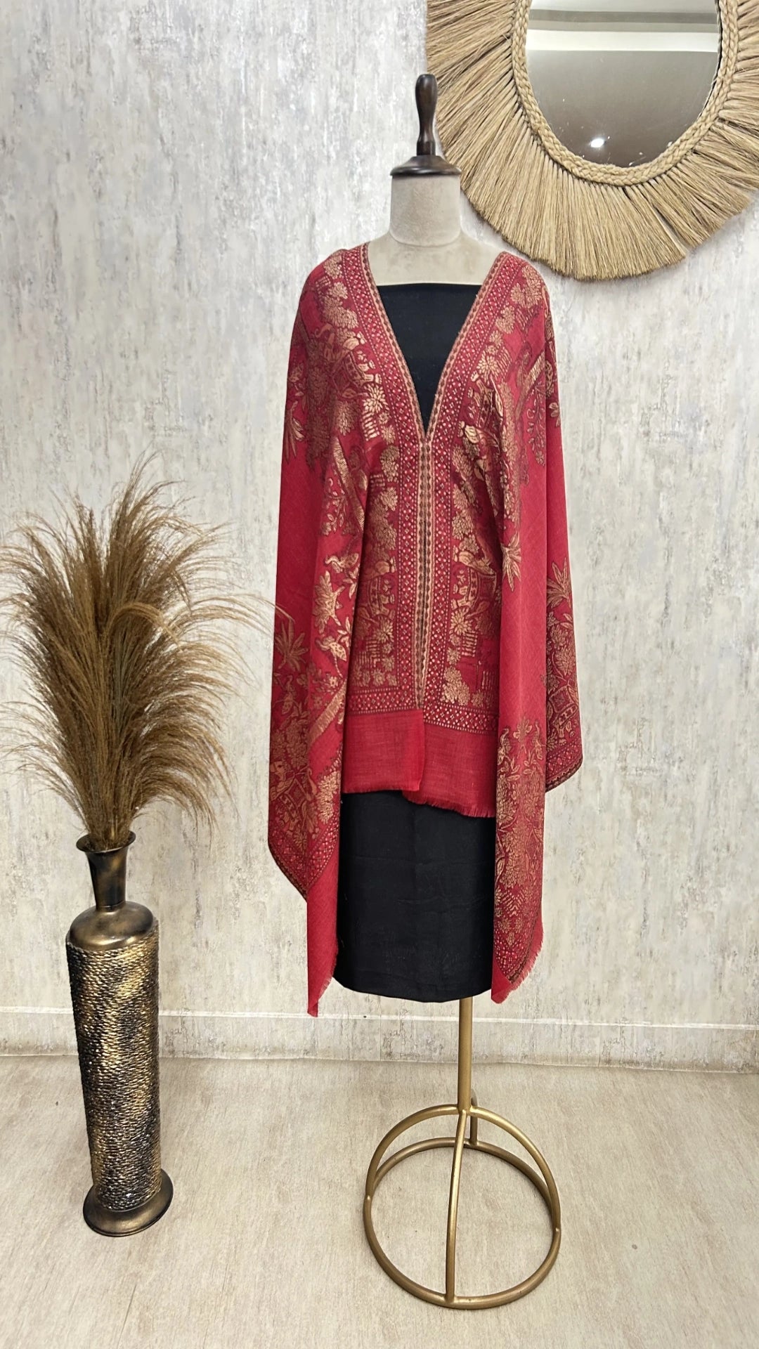 Graceful Non Reversible Pashmina Unisex Stole With Curated Box Packaging