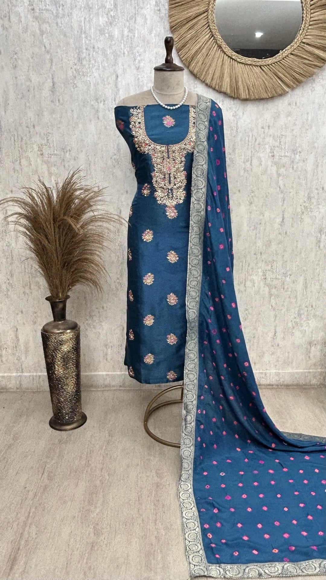 Regal Meenabooti unstitched suit