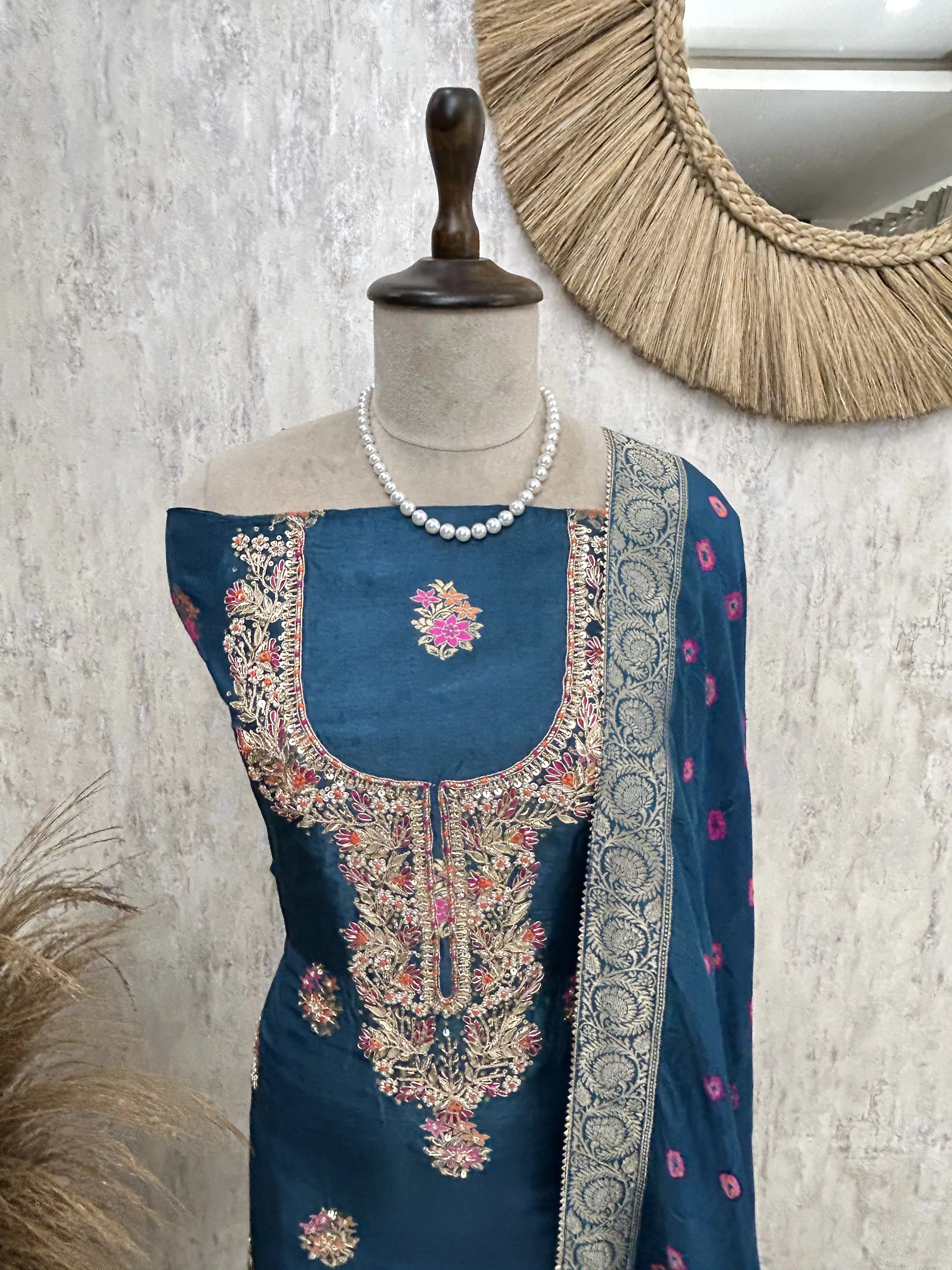 Regal Meenabooti unstitched suit