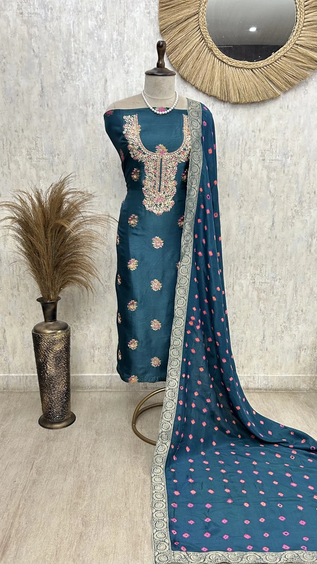 Regal Meenabooti unstitched suit