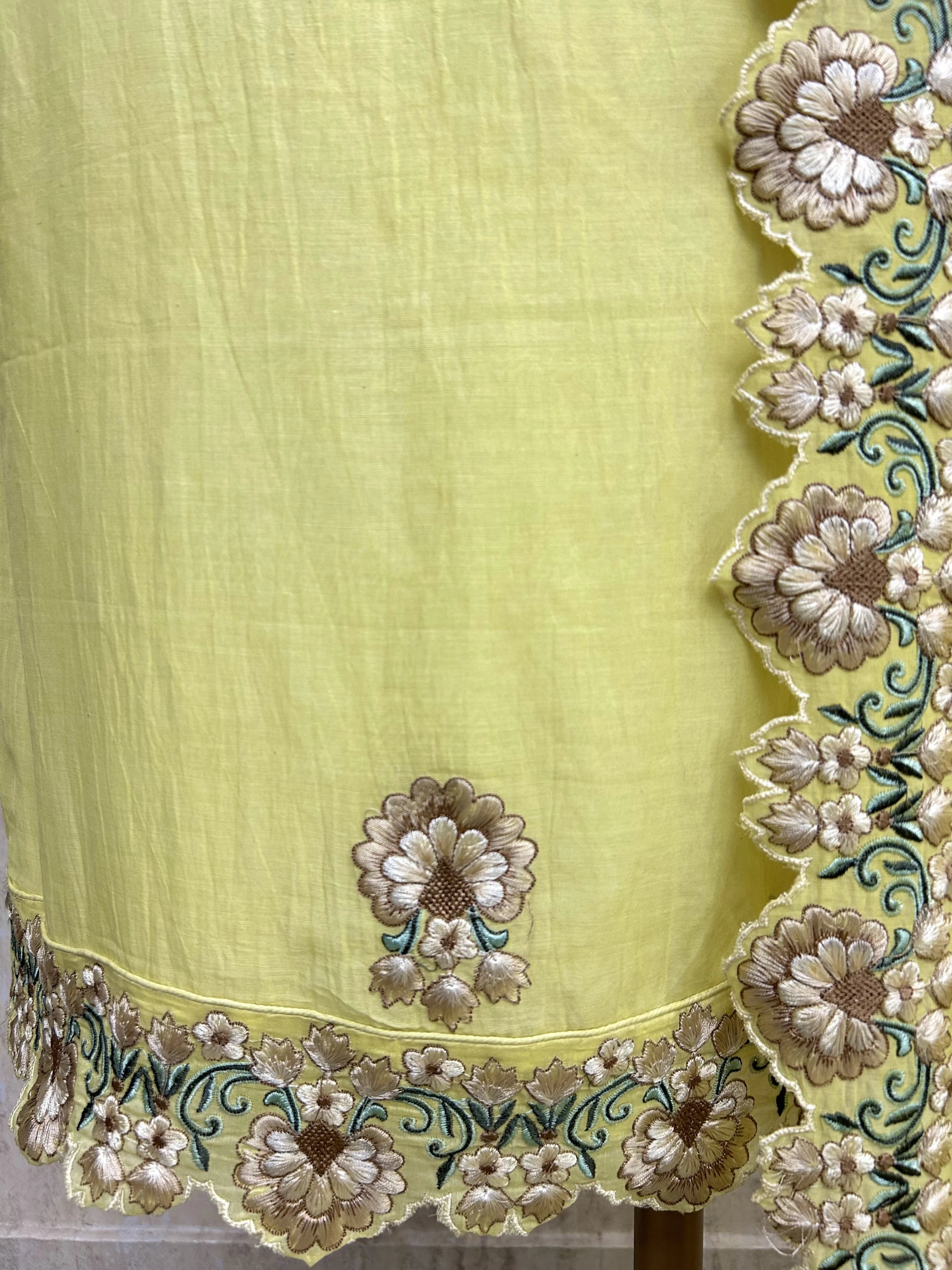 Mul Unstitched Suit Set With Floral Work