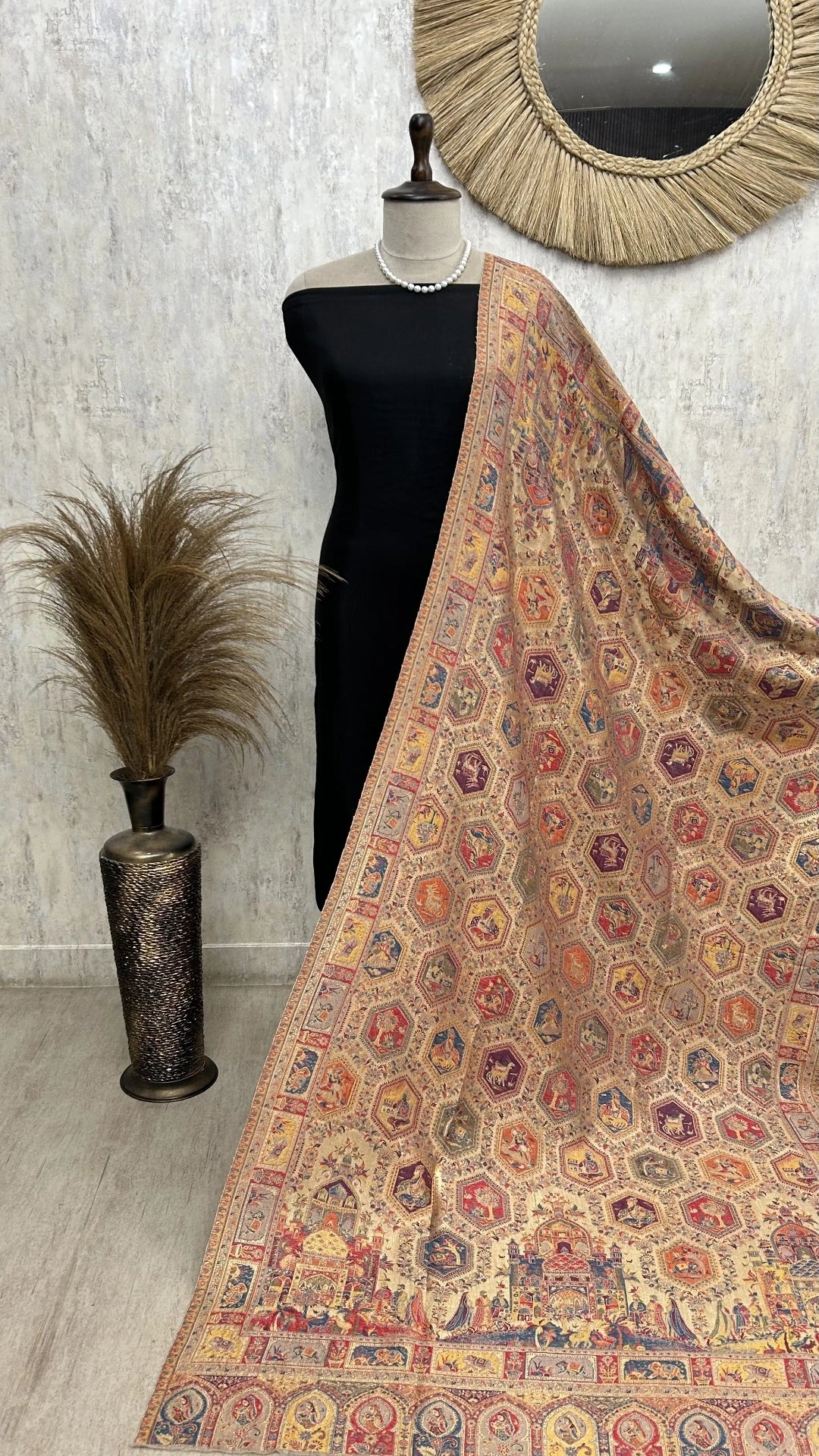 Hexagon Reversible Moonlight Pashmina Shawl With Curated Box Packaging