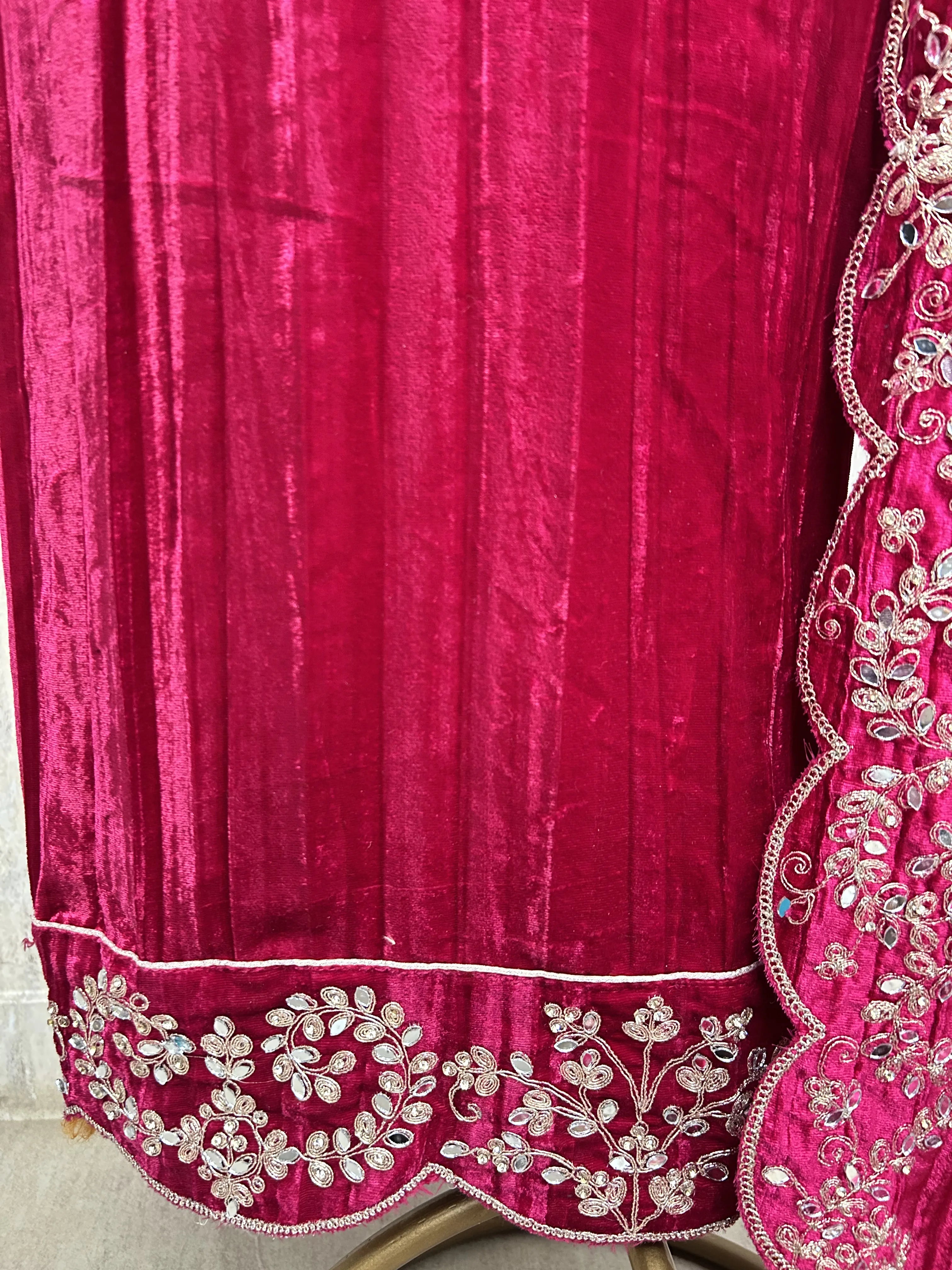 Velvet Unstitched suit with Mirror & Zari Work