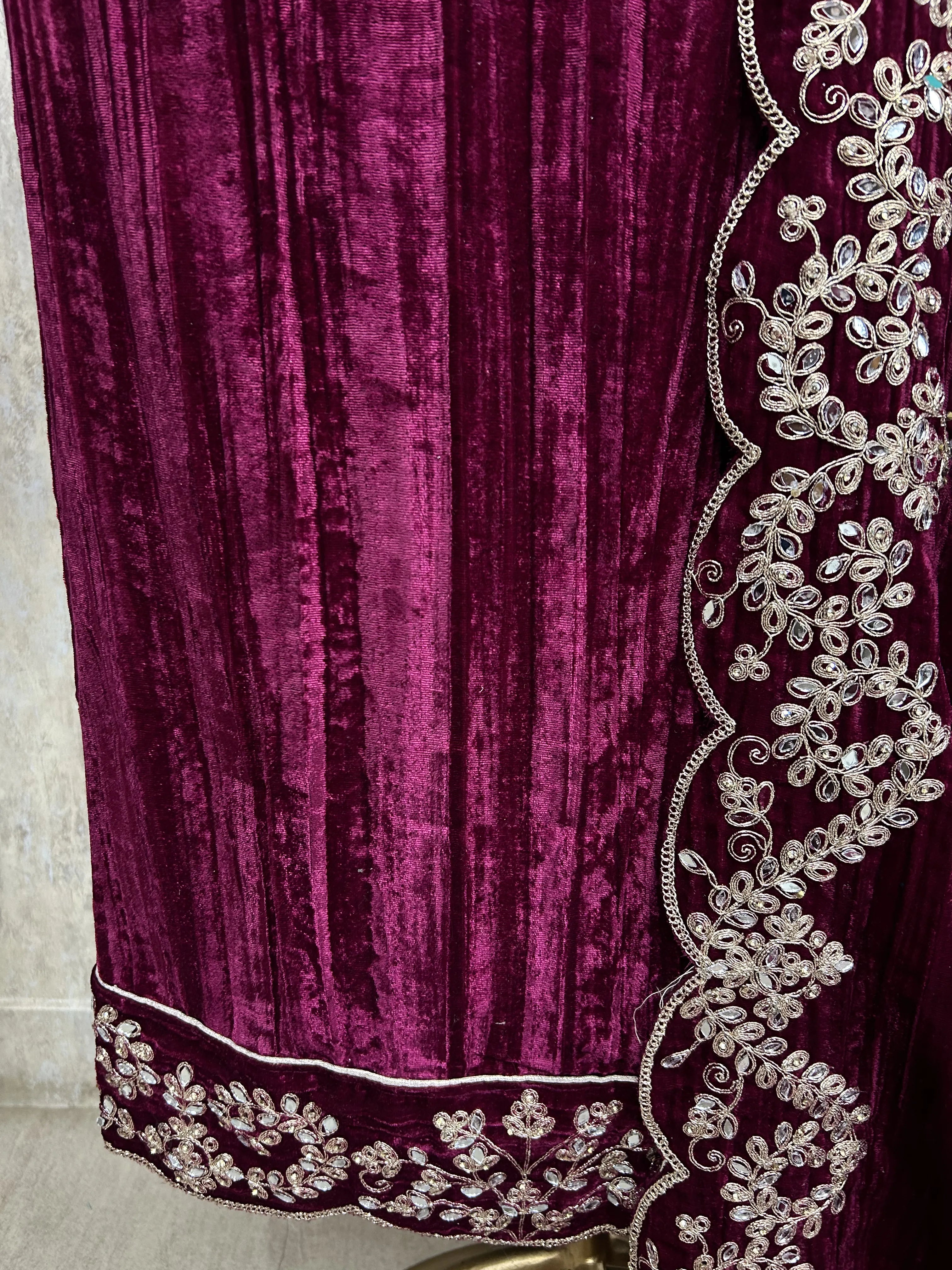 Velvet Unstitched suit with Mirror & Zari Work