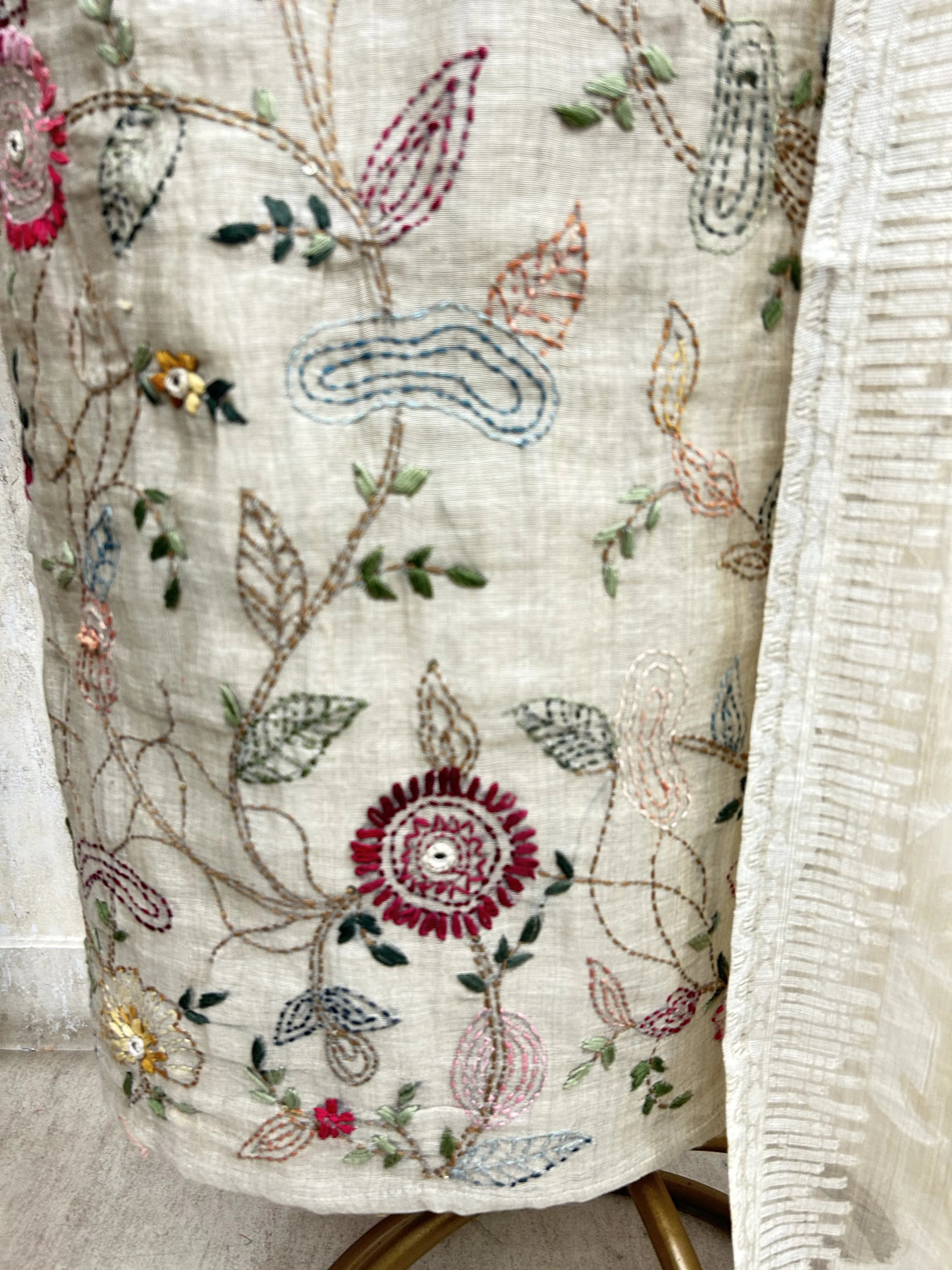 Jamdani Linen Unstitched suit with Floral Motifs