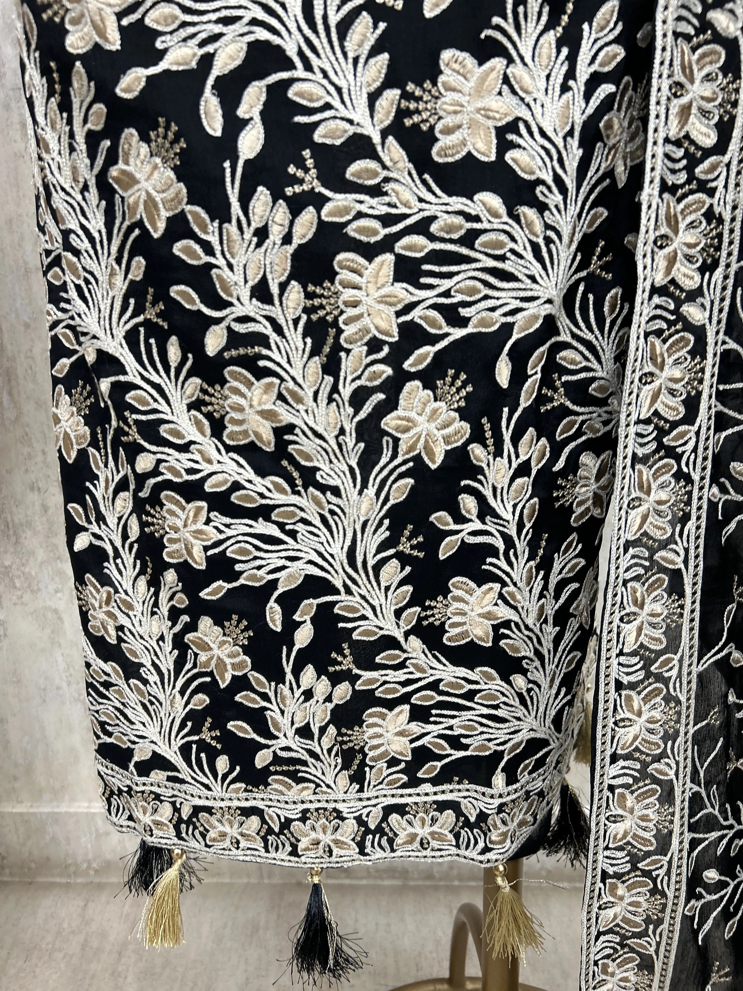 Elegant Embroidered Unstiched Suit