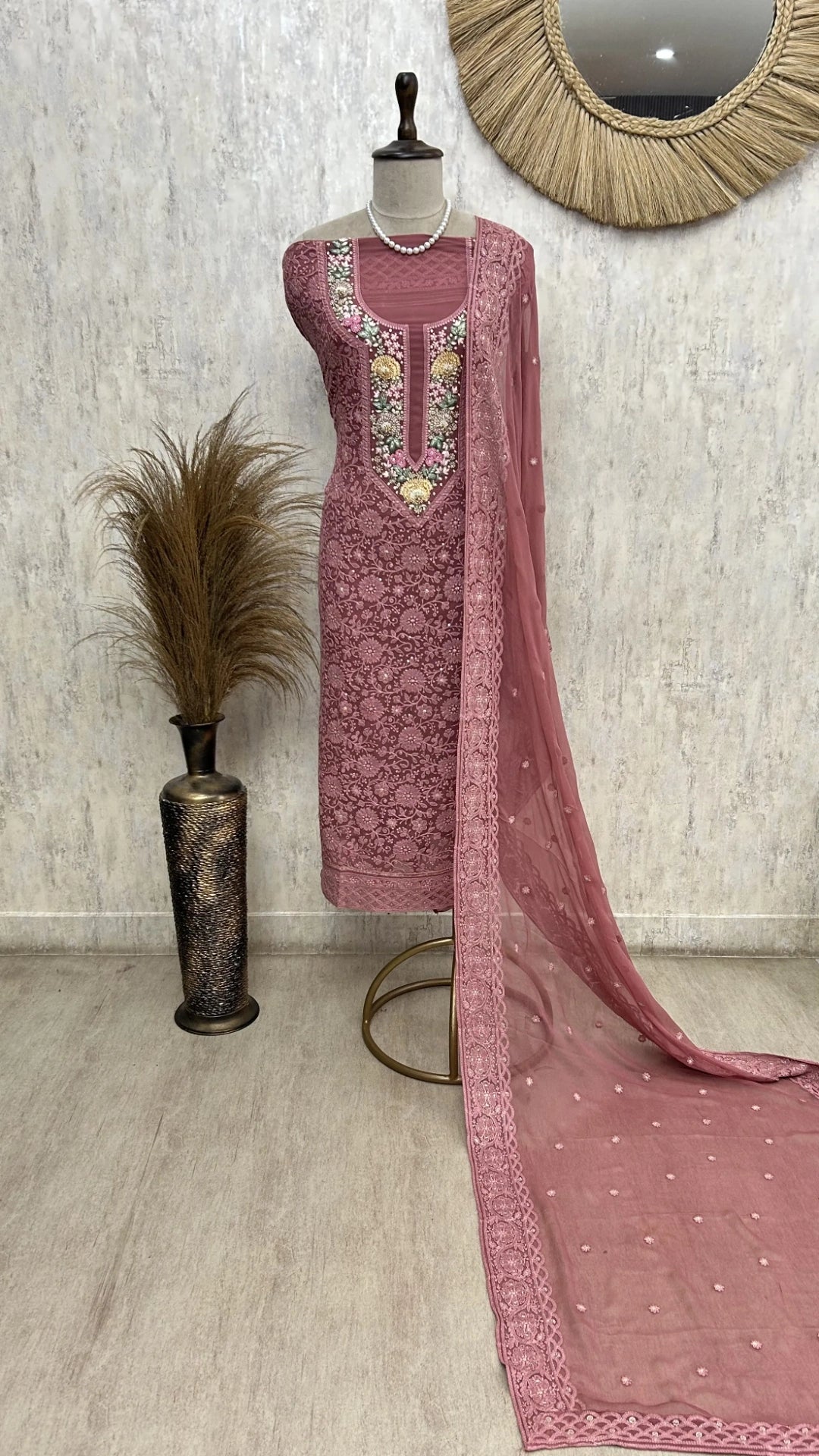 Graceful Lucknowis Unstiched Suit