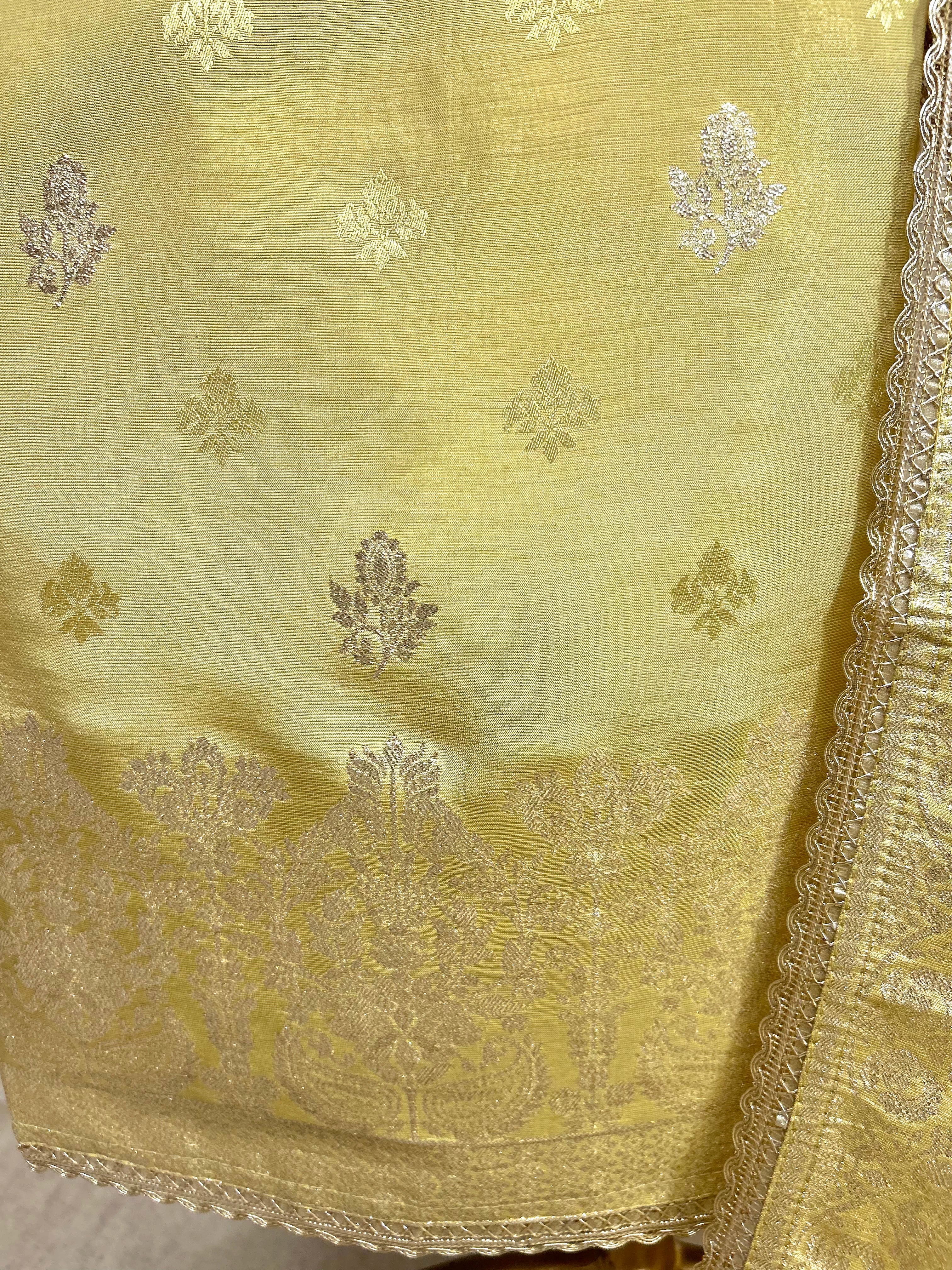 Tissue Unstitched Suit Set With Zardozi U-Neck