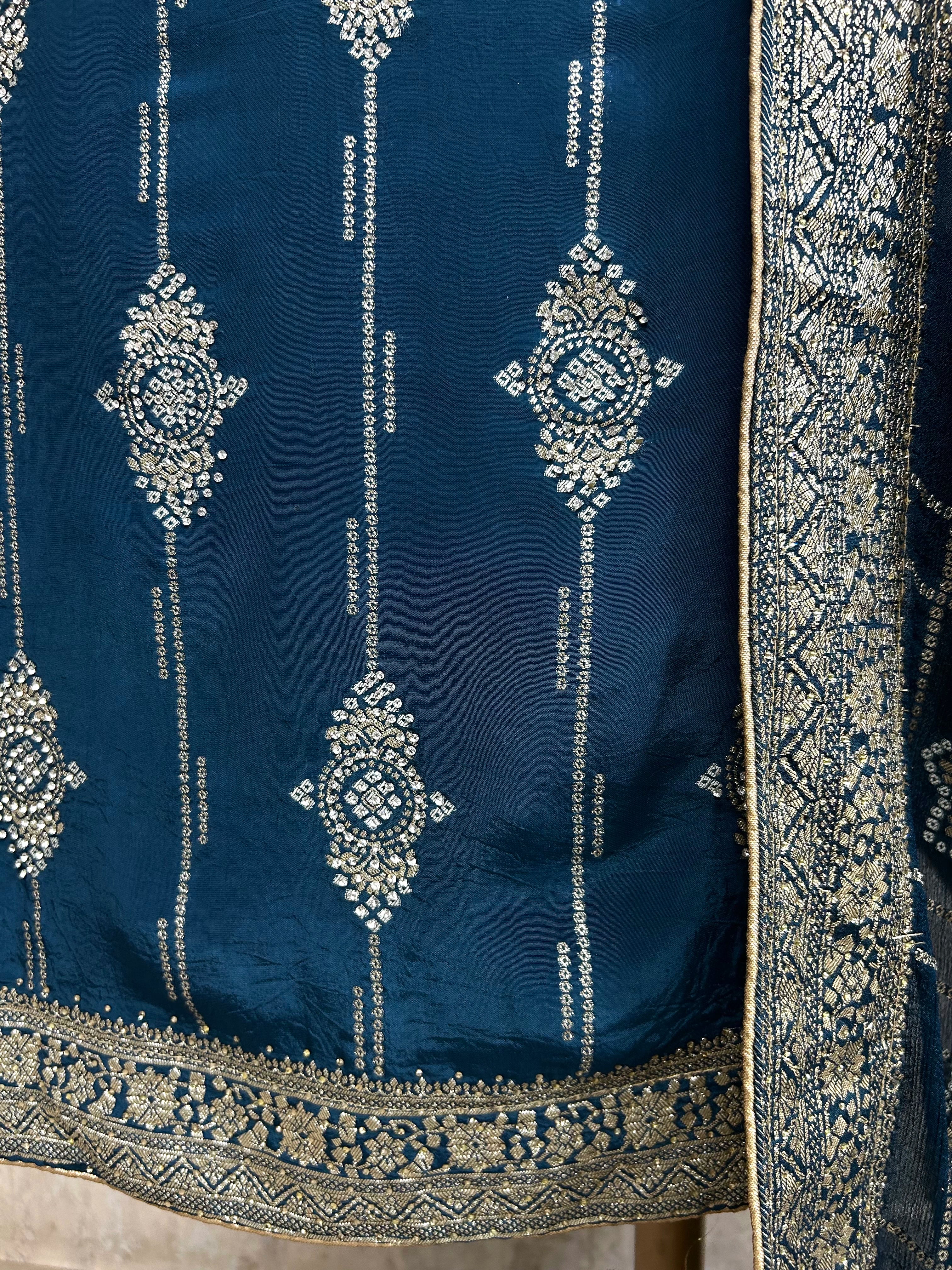 Crepe Unstitched Suit Set Symmetric Design