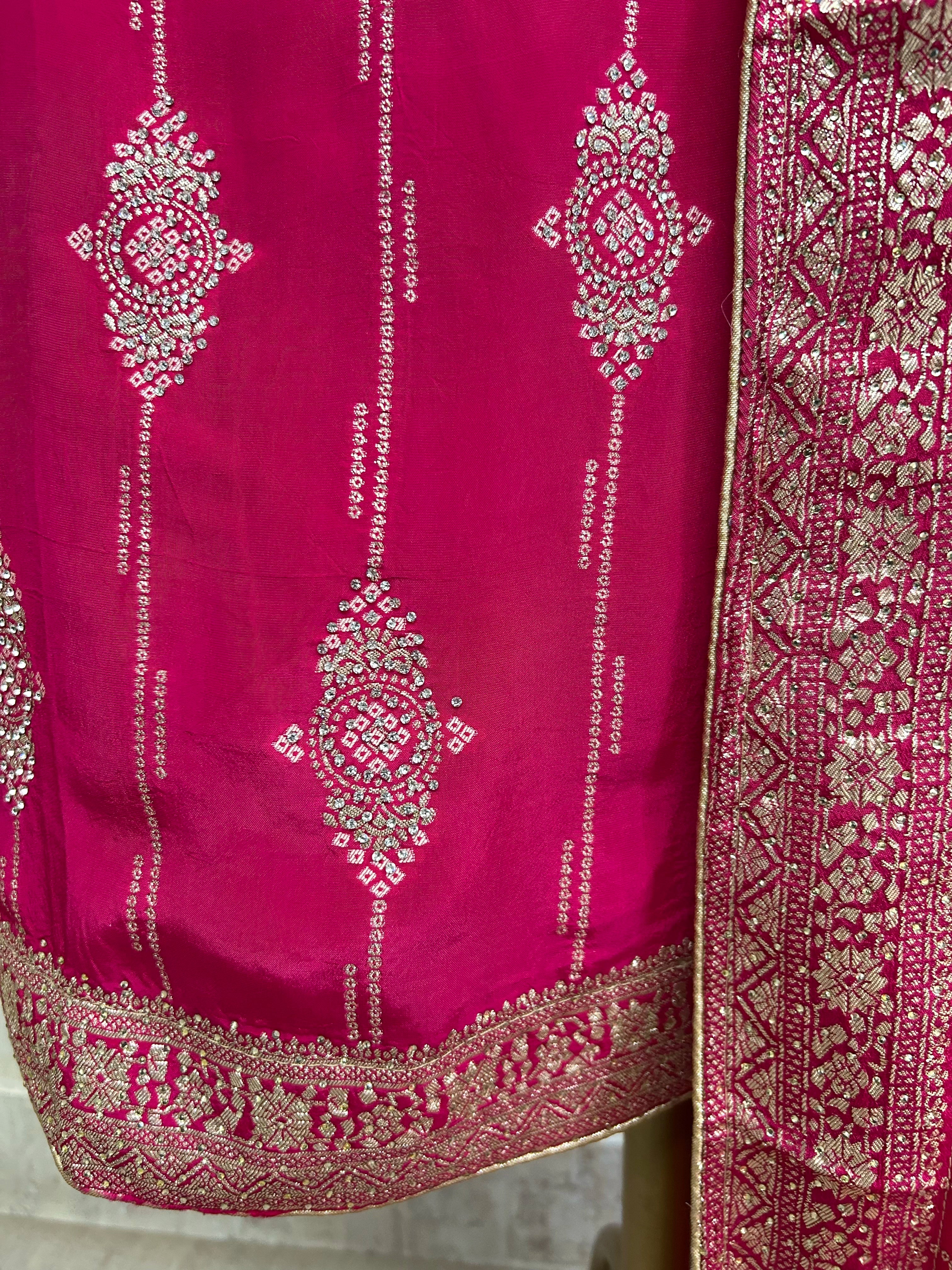 Crepe Unstitched Suit Set Symmetric Design