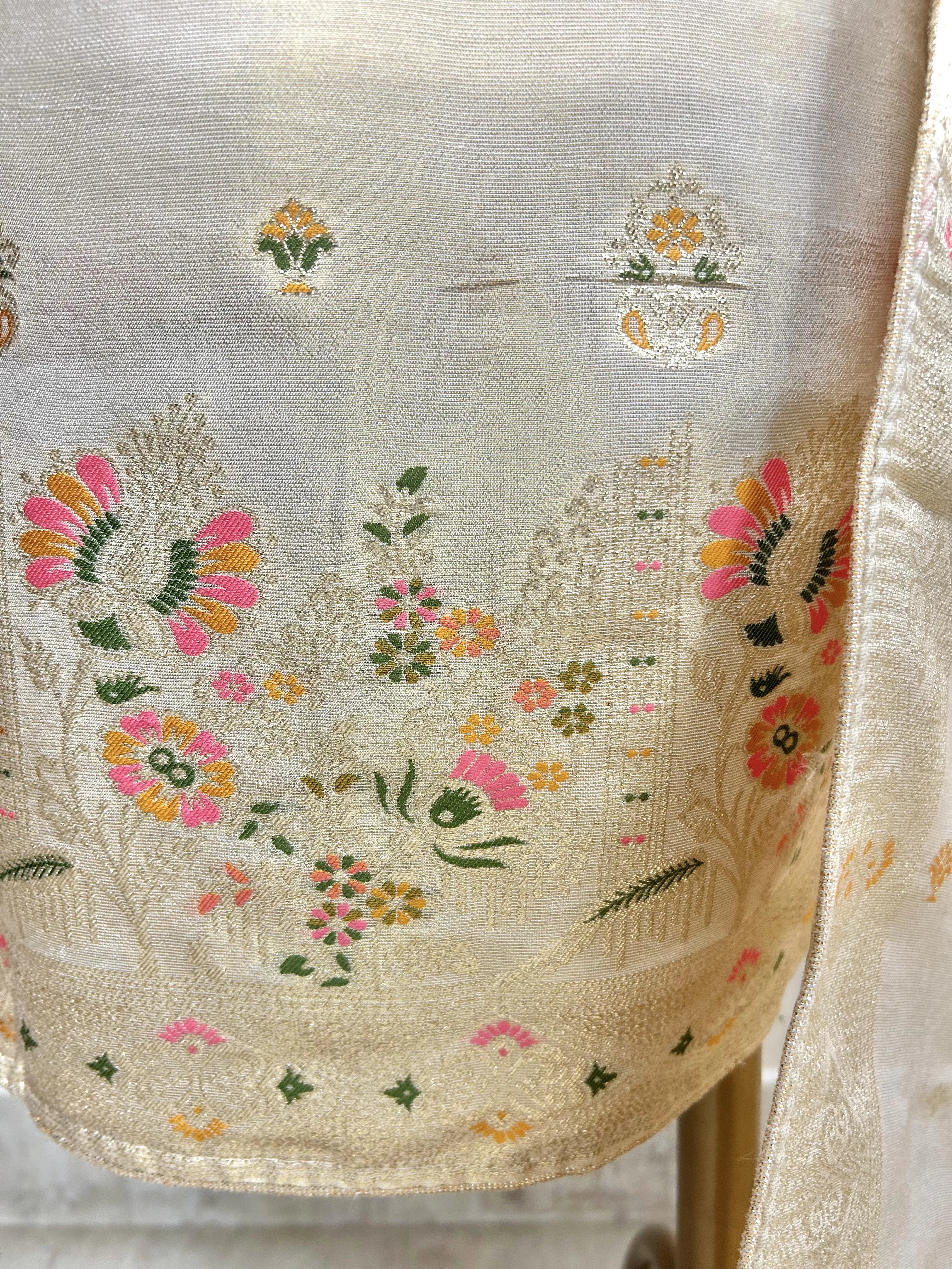 Tissue Unstitched Suit Set Featuring Thread Work