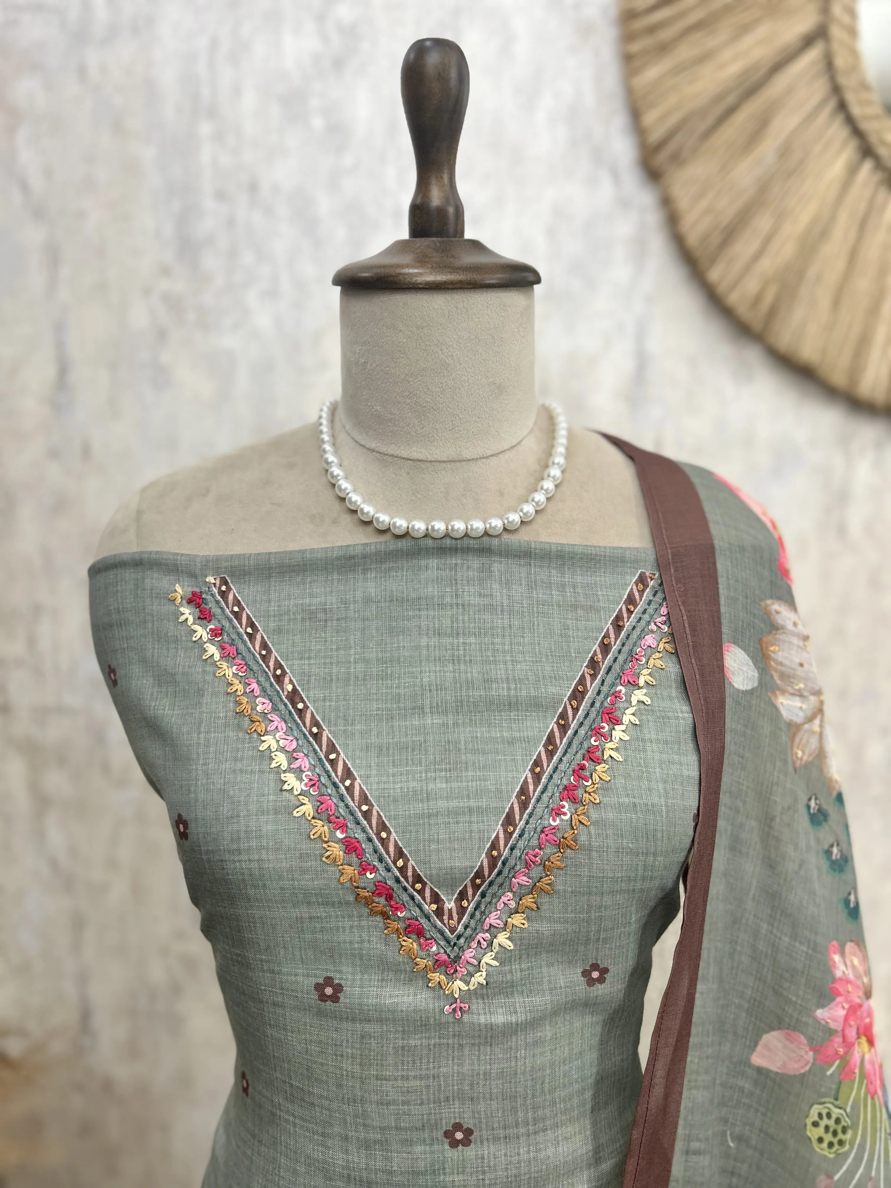 Linen Unstitched Suit Set With Kantha Work