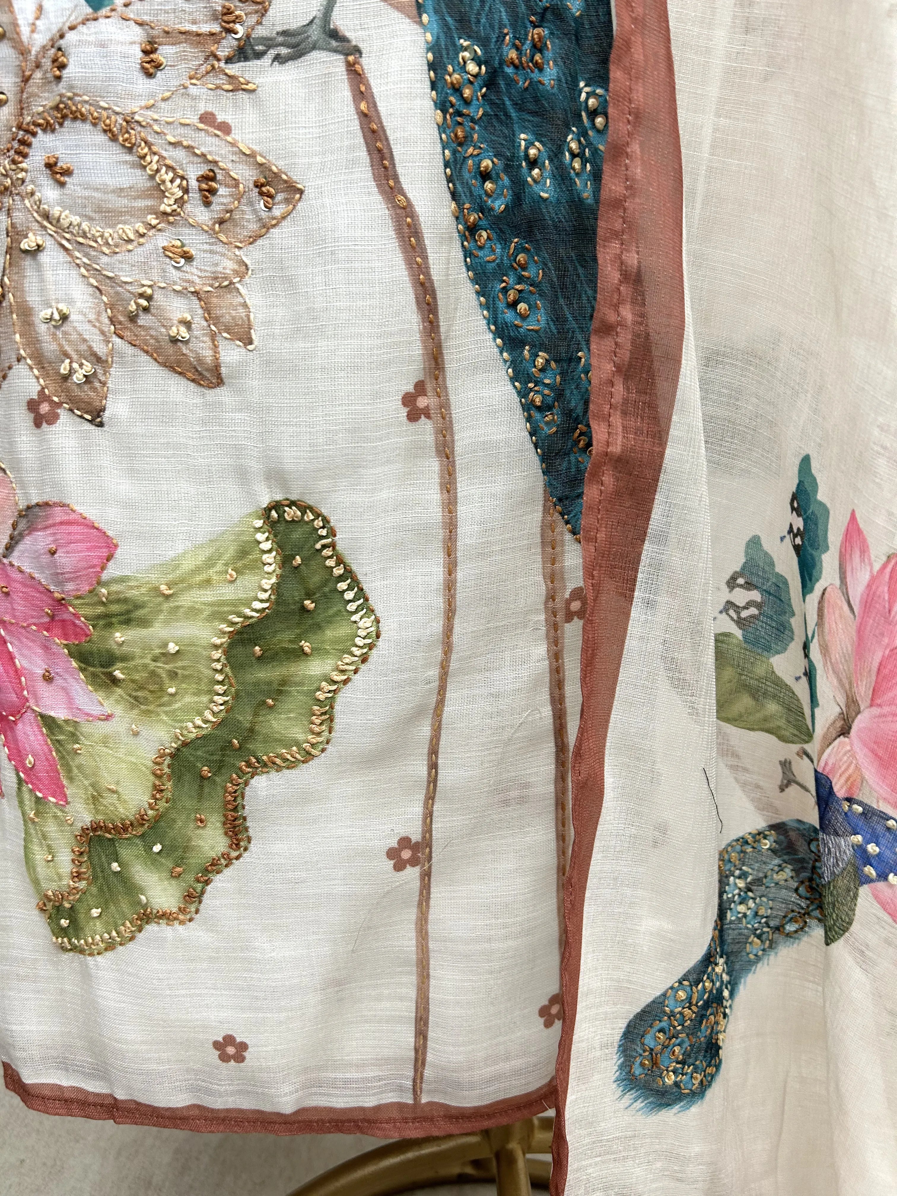 Linen Unstitched Suit Set With Kantha Work