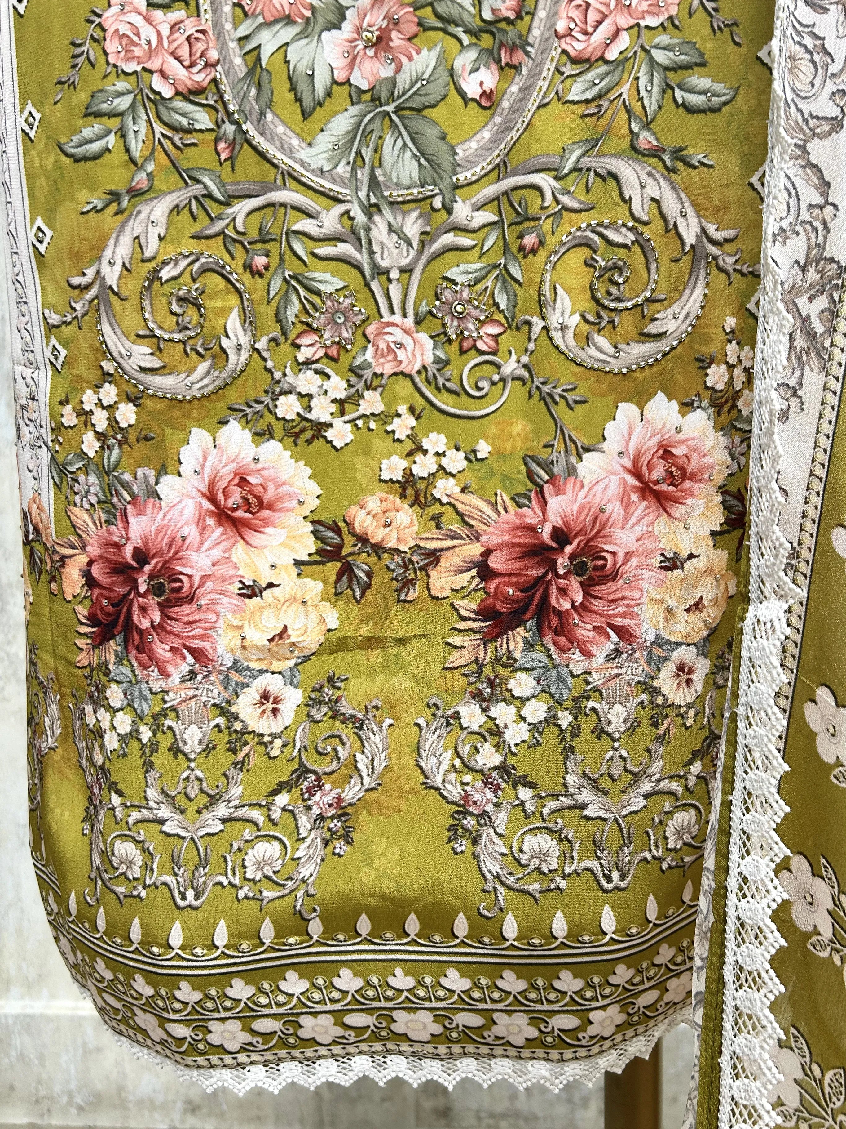 Crepe Unstitched Suit Set Featuring Chinnon Dupatta