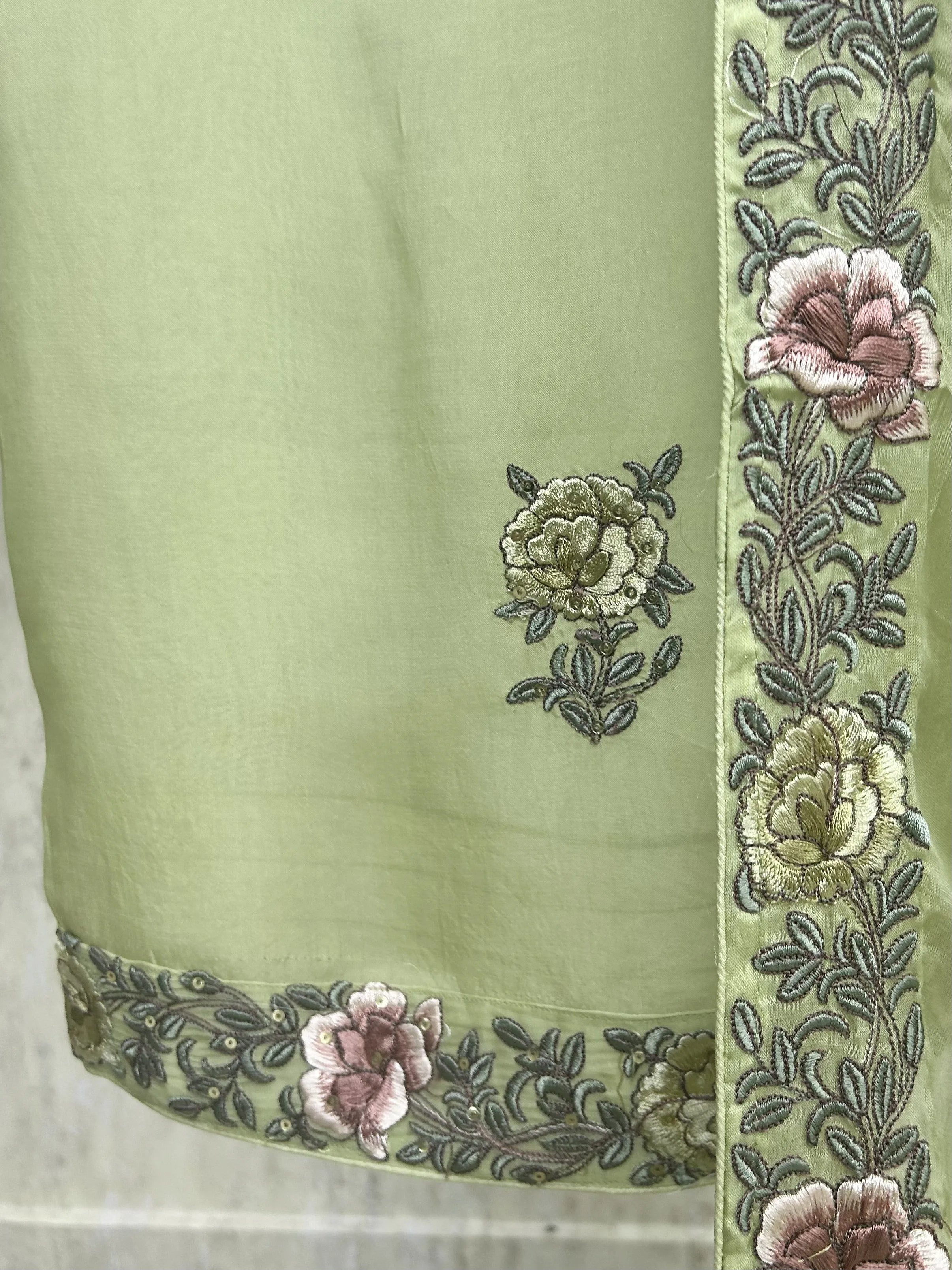 Unstitched Organza Suit Set Featuring Thread Embroidery
